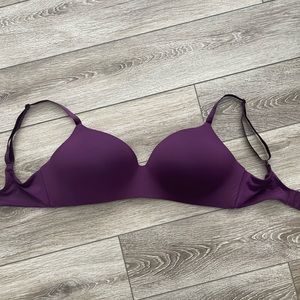 Never worn VS lightly lined t shirt bra 36 DDD